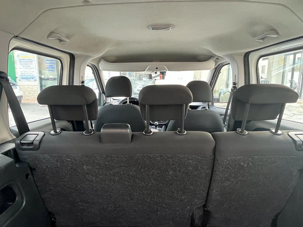 
								Fiat Doblò full									