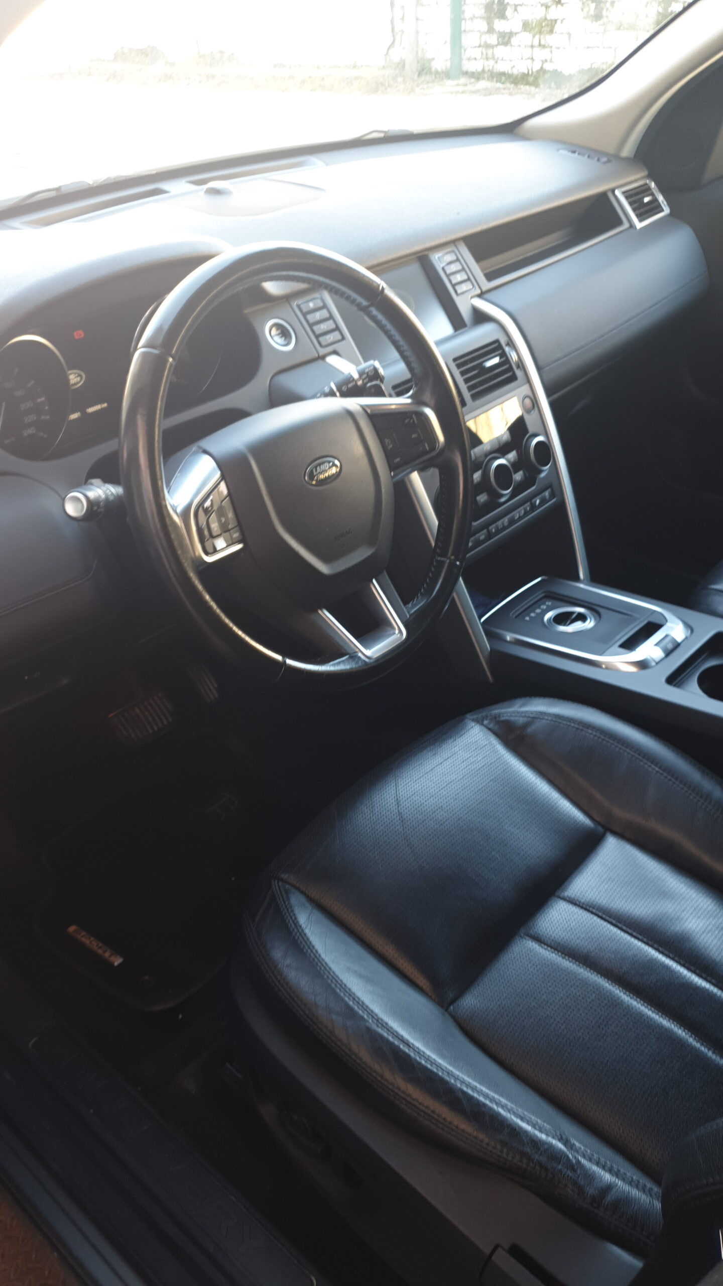 
								Land Rover Discovery Sport full									