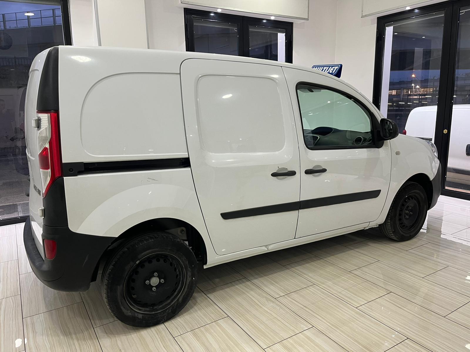 
								Renault Kangoo full									