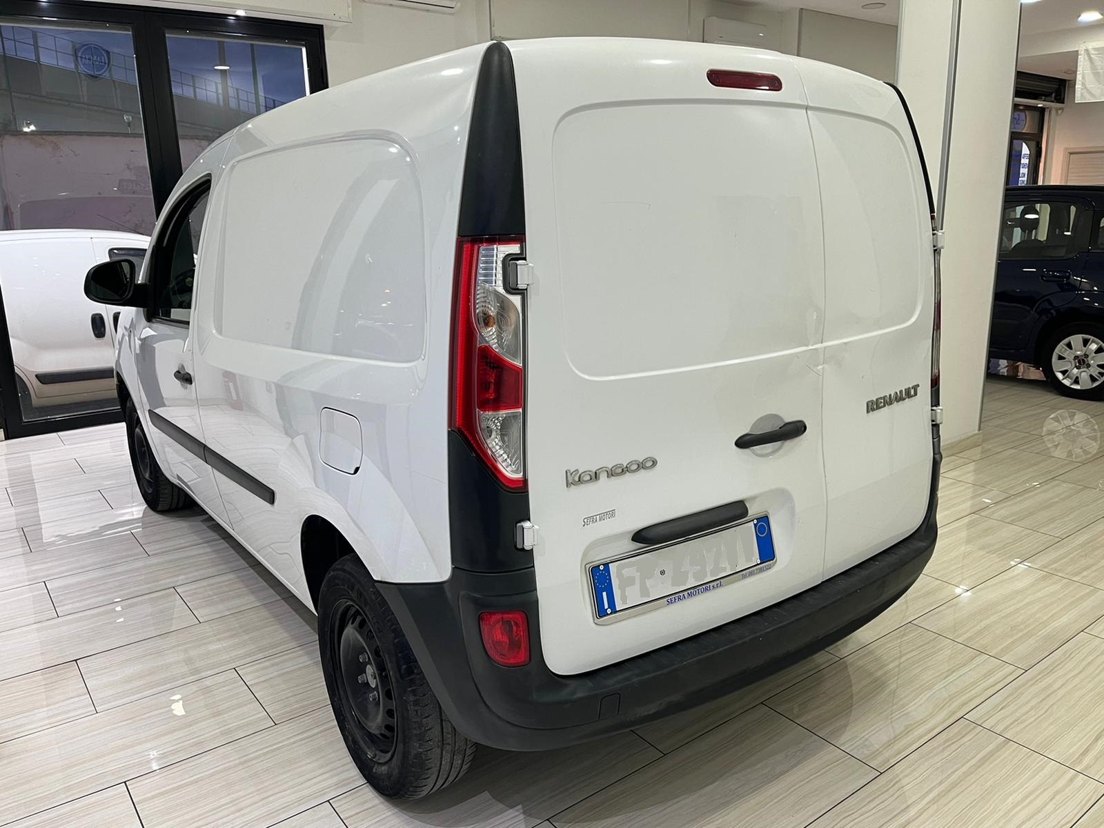 
								Renault Kangoo full									