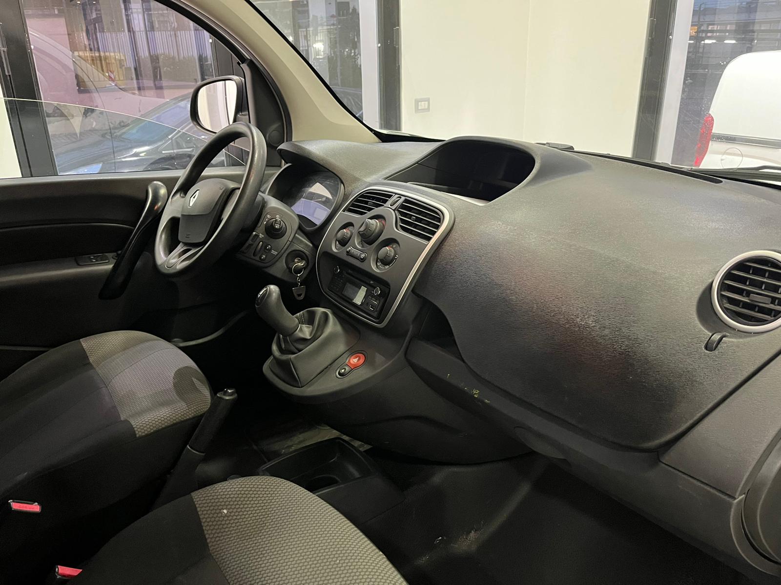 
								Renault Kangoo full									