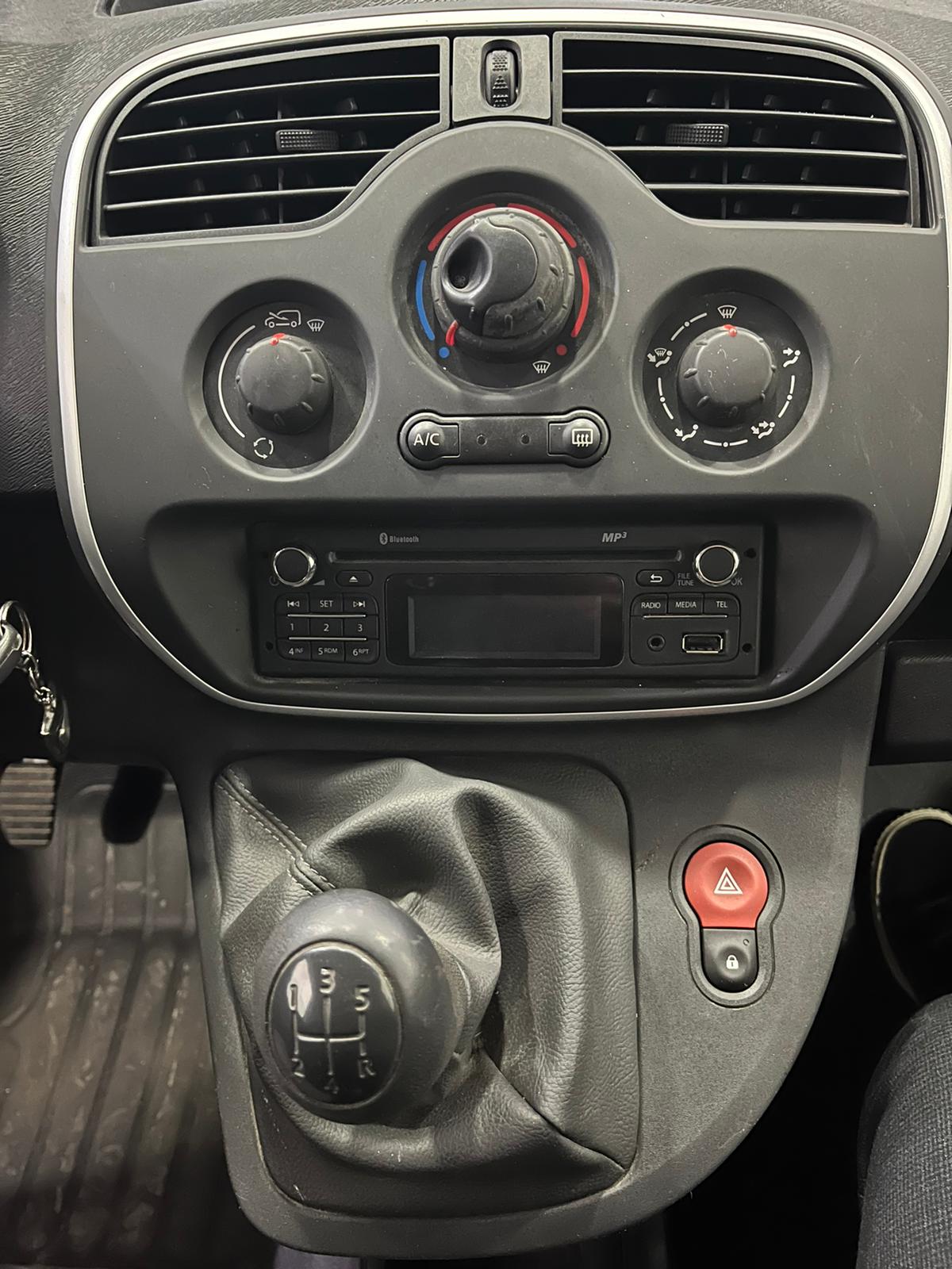
								Renault Kangoo full									