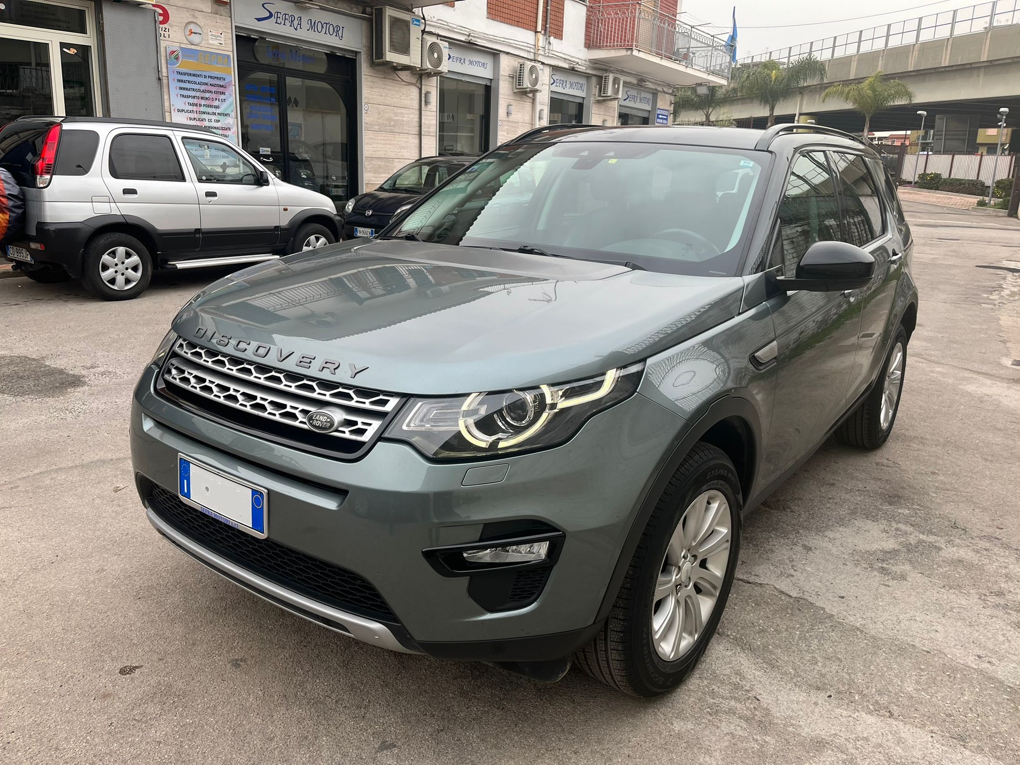 
								Land Rover Discovery Sport full									