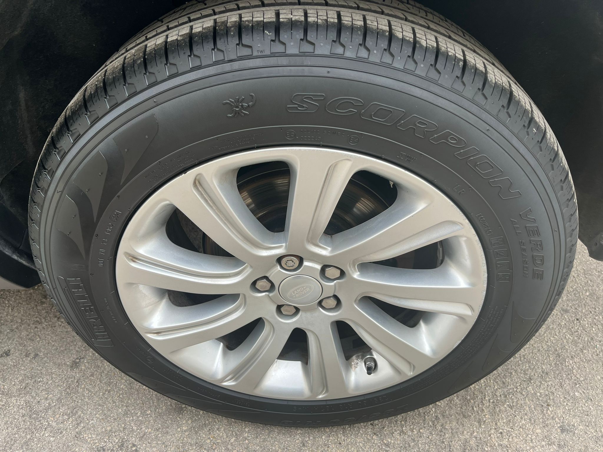 
								Land Rover Discovery Sport full									