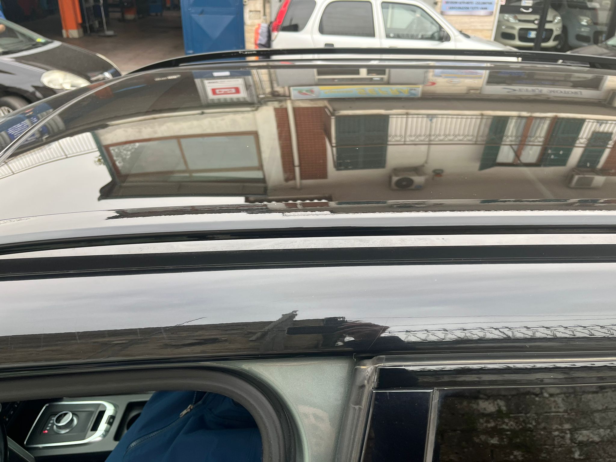 
								Land Rover Discovery Sport full									