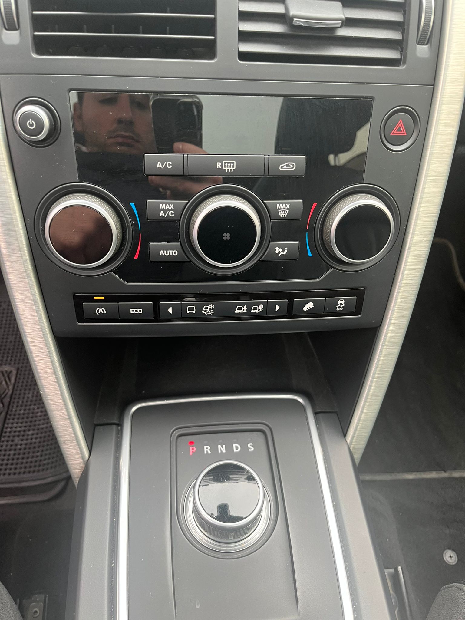 
								Land Rover Discovery Sport full									